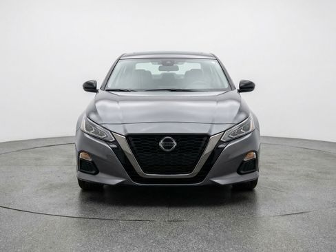 Used 2025 Nissan Altima 2.5 SV FWD image 2