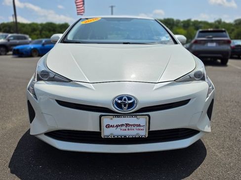 Used 2016 Toyota Prius Two FWD image 2