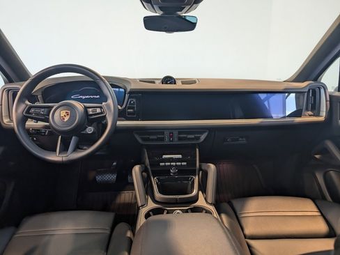 Used 2024 Porsche Cayenne Coupe image 15
