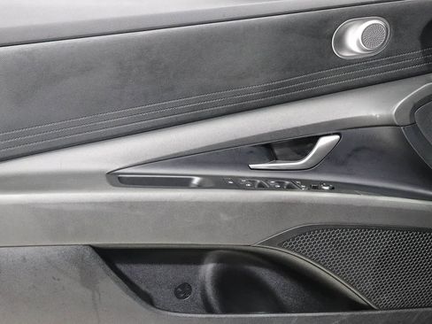 Used 2025 Hyundai Elantra Hybrid FWD image 21