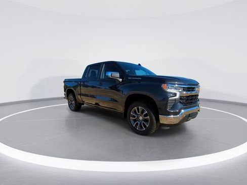 Used 2024 Chevrolet Silverado 1500 LT image 2