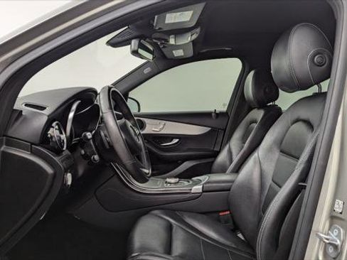 Used 2019 Mercedes-Benz GLC 300 w/ Premium Package image 14