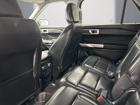 Used 2021 Ford Explorer XLT w/ Equipment Group 202A AWD/4WD image 15