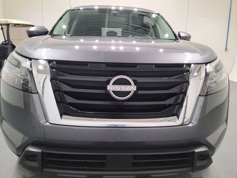 Used 2024 Nissan Pathfinder SV AWD/4WD image 2