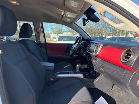 Used 2022 Toyota Tacoma SR5 w/ Technology Package image 14