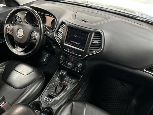 Used 2019 Jeep Cherokee Trailhawk AWD/4WD image 12