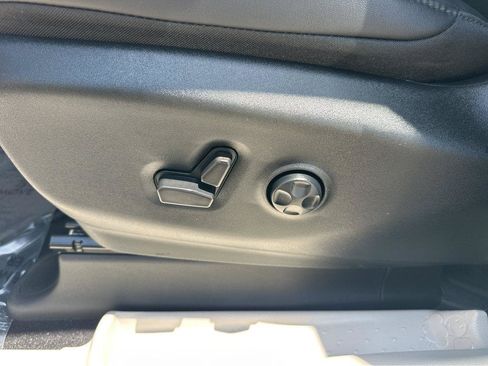 Used 2024 Chrysler Pacifica Limited FWD image 34
