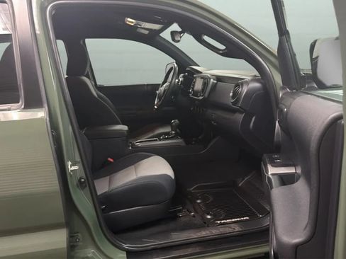Used 2021 Toyota Tacoma TRD Off-Road w/ Technology Package RWD image 21