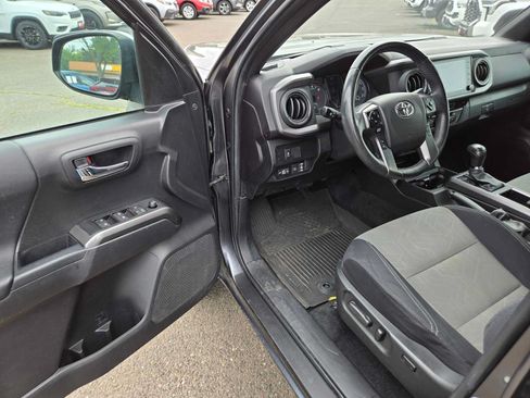 Used 2022 Toyota Tacoma TRD Off-Road AWD/4WD image 26