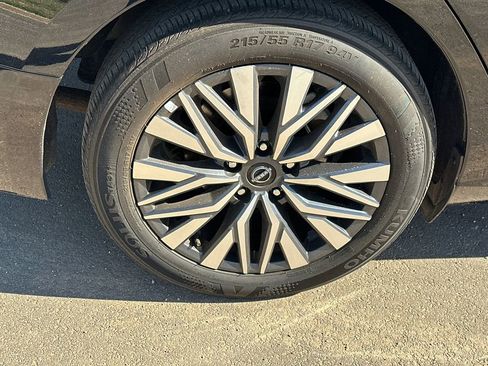 Used 2025 Nissan Altima 2.5 SV image 17