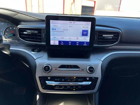 Used 2019 Ford Explorer XLT w/ Equipment Group 202A FWD image 16