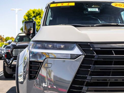 Used 2025 Lexus GX 550 AWD/4WD image 4