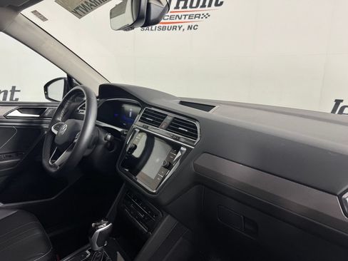 Used 2023 Volkswagen Tiguan SE w/ Panoramic Sunroof Package AWD/4WD image 36