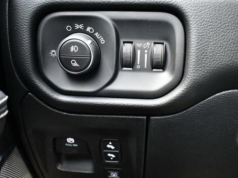 New 2026 RAM 1500 Laramie AWD/4WD image 17