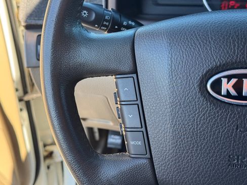 Used 2009 Kia Borrego EX w/ Leather Pkg image 24