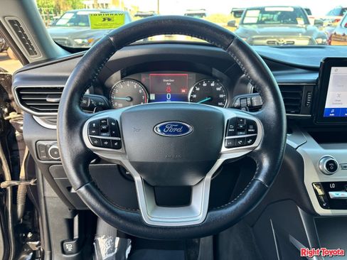 Used 2021 Ford Explorer XLT w/ Equipment Group 202A AWD/4WD image 21