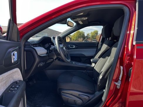 Certified 2025 Jeep Compass Sport w/ Mopar Graphics Package image 9