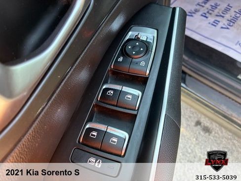 Used 2021 Kia Sorento S AWD/4WD image 12