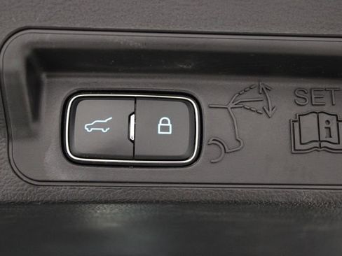 Used 2023 Ford Explorer XLT image 14