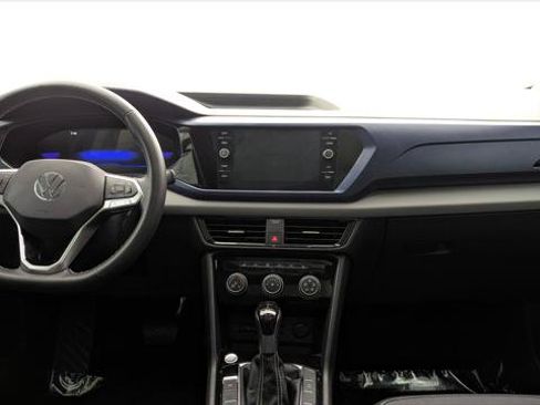 Used 2023 Volkswagen Taos SE w/ Panoramic Sunroof Package FWD image 23