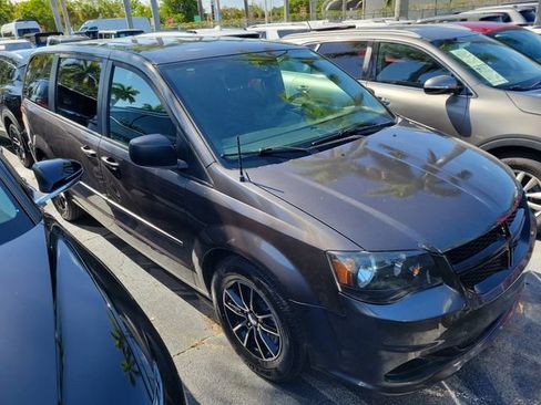 Used 2015 Dodge Grand Caravan SE w/ Quick Order Package 29E SE FWD image 2