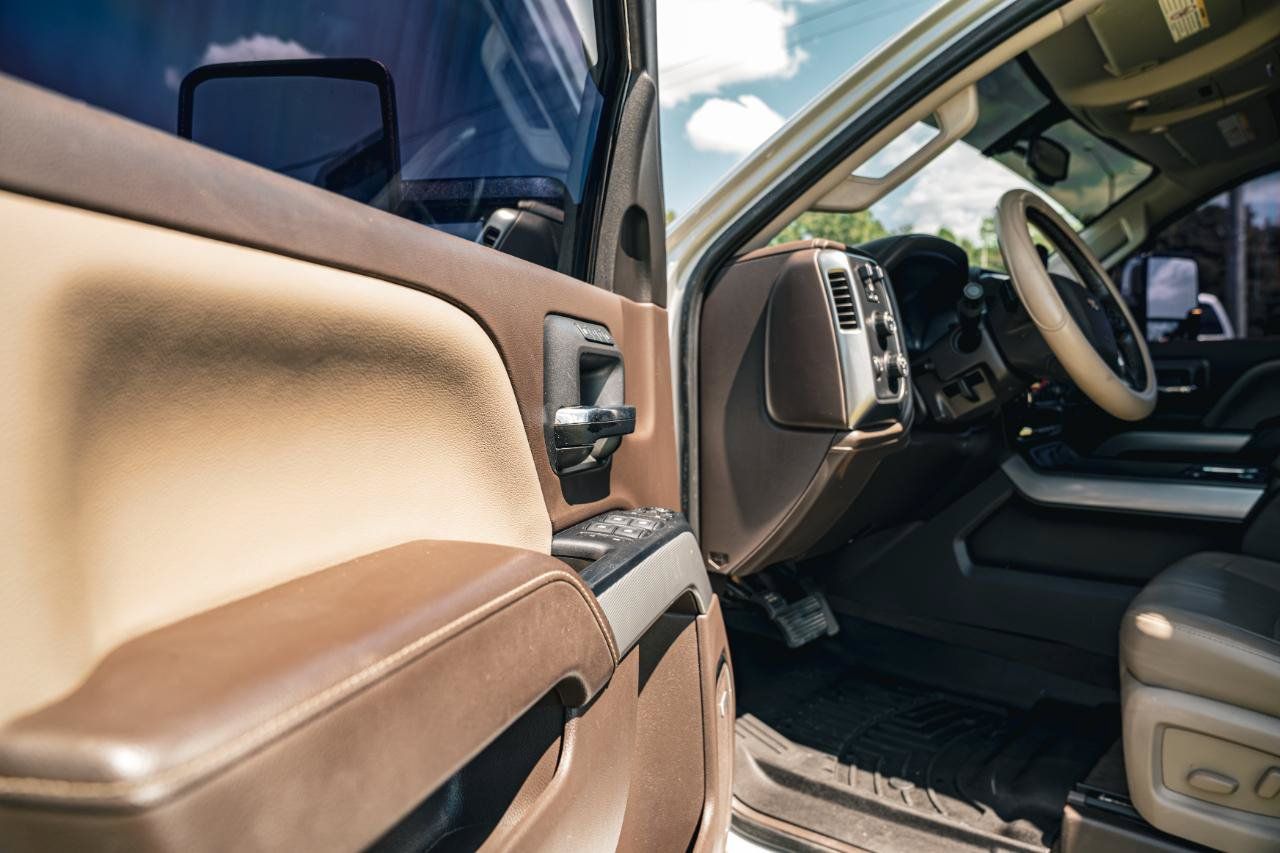 Used 2019 Chevrolet Silverado 2500 LTZ w/ Duramax Plus Package AWD/4WD image 20