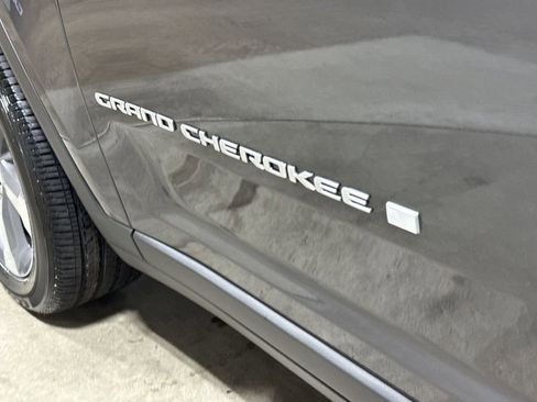 New 2025 Jeep Grand Cherokee Limited w/ Luxury Tech Group II image 26
