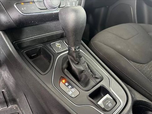 Used 2019 Jeep Cherokee Latitude w/ Popular Appearance Group FWD image 30