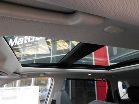 Certified 2022 Nissan Rogue Platinum w/ Head-Up Display Package image 11