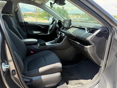 Used 2020 Toyota RAV4 LE w/ Carpet Mat Package AWD/4WD image 28