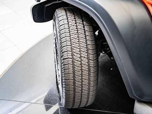 Used 2019 Jeep Wrangler Sport S image 38