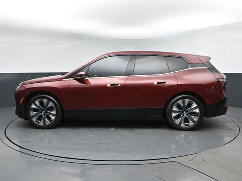 Used 2022 BMW iX xDrive50 image 4