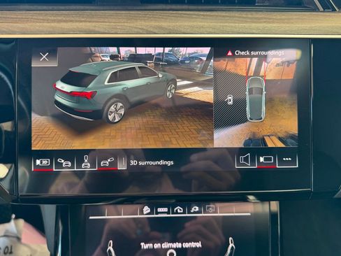 Used 2021 Audi e-tron Premium w/ Convenience Plus Package image 30