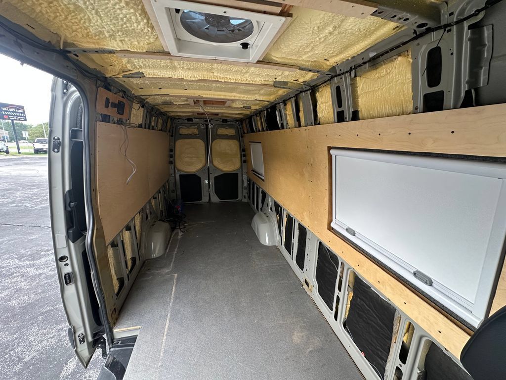 Used 2020 Mercedes-Benz Sprinter 2500 w/ Premium Plus Package image 18