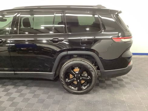 Used 2023 Jeep Grand Cherokee L Limited w/ Black Appearance Package image 4