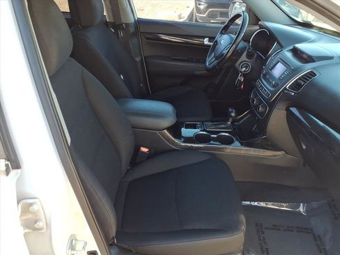 Used 2015 Kia Sorento LX image 8