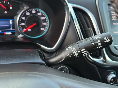 Used 2024 Chevrolet Equinox LT image 32