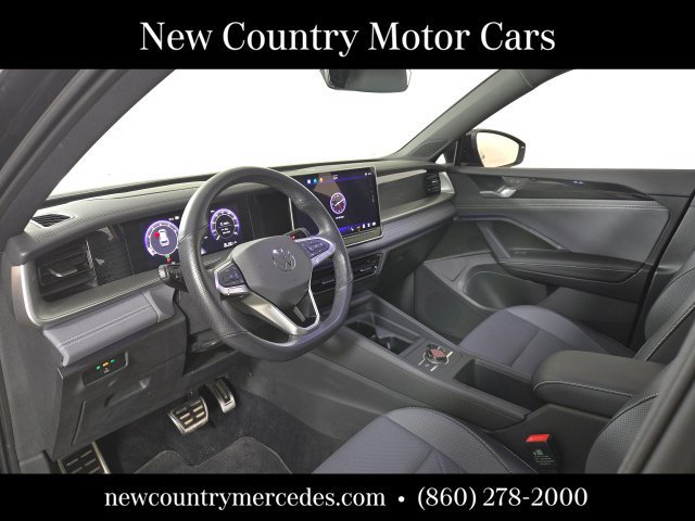 Used 2025 Volkswagen Tiguan SE R-Line AWD/4WD image 14