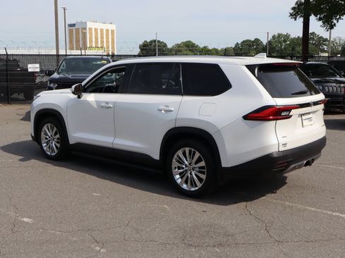 Used 2024 Toyota Grand Highlander AWD image 8