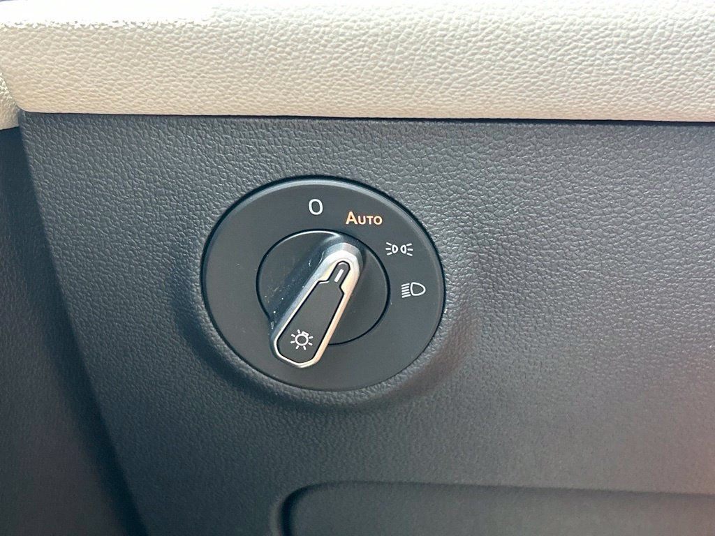 Certified 2025 Volkswagen Taos S FWD image 29