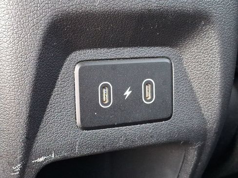 Certified 2025 Hyundai Venue SEL FWD image 11