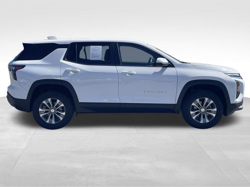 New 2026 Chevrolet Equinox LT FWD image 2