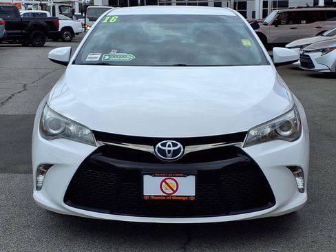 Used 2016 Toyota Camry SE FWD image 2