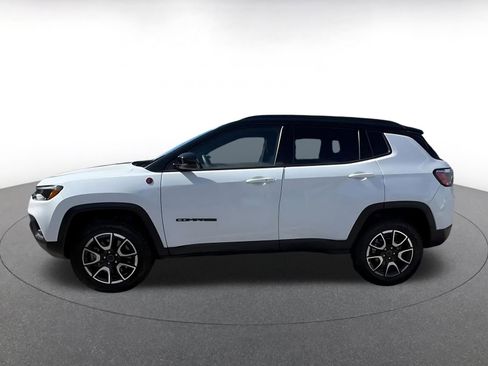 Used 2025 Jeep Compass Trailhawk AWD/4WD image 8