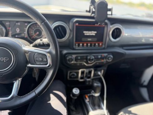 Used 2023 Jeep Wrangler Unlimited Sahara AWD/4WD image 8