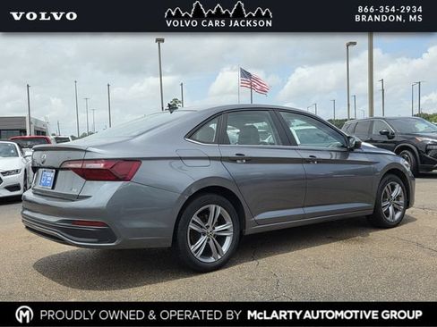 Used 2024 Volkswagen Jetta SE FWD image 4