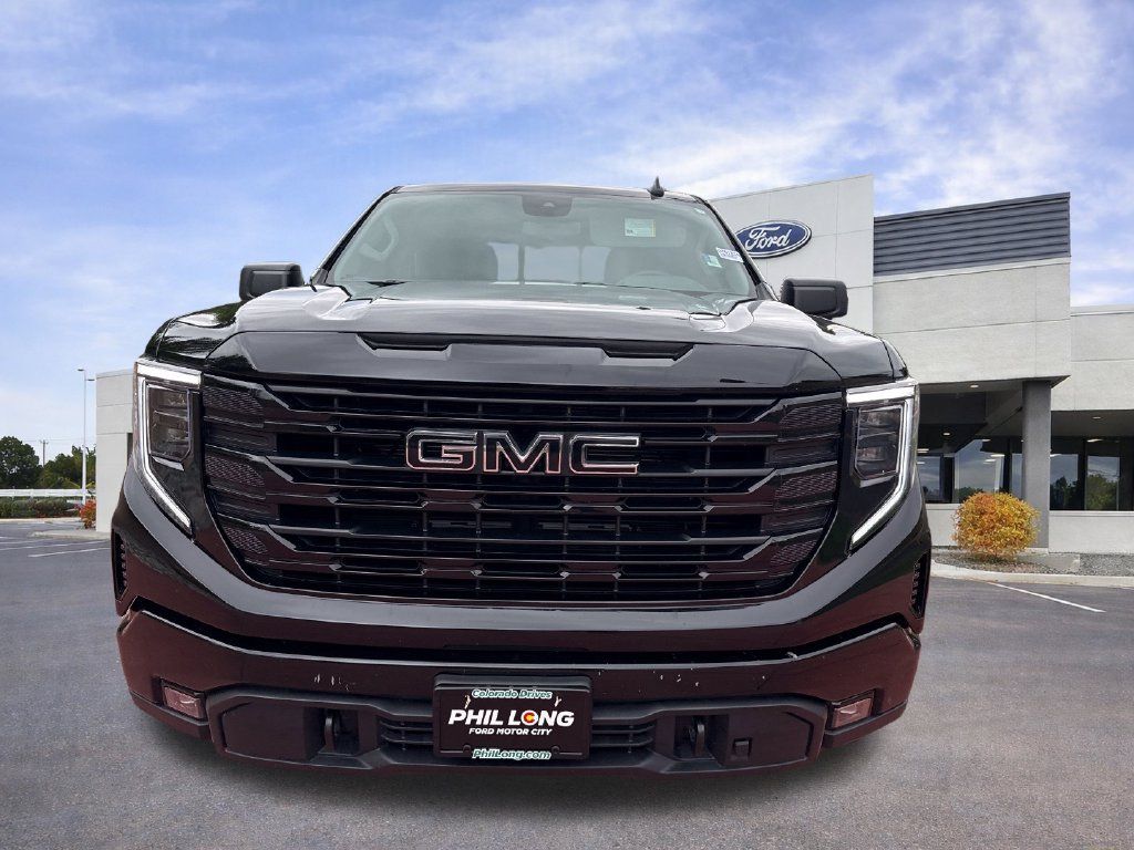 Used 2025 GMC Sierra 1500 Elevation w/ Preferred Package AWD/4WD image 2