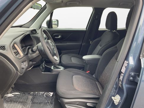 Used 2023 Jeep Renegade Latitude AWD/4WD image 9