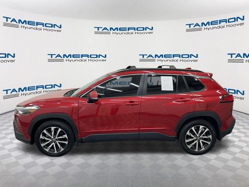 Used 2024 Toyota Corolla Cross XLE FWD image 2