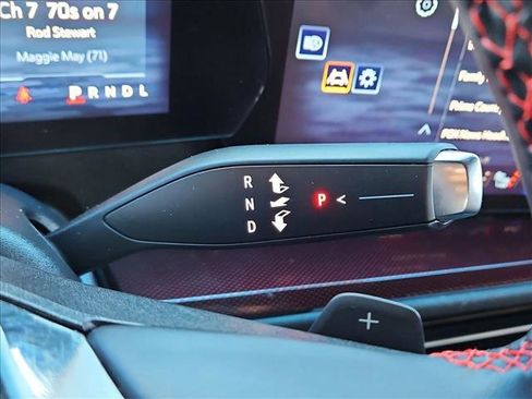 Used 2025 Chevrolet Traverse RS image 12